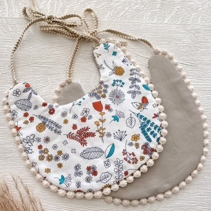 Vintage Style Bib - Acorn Autumn