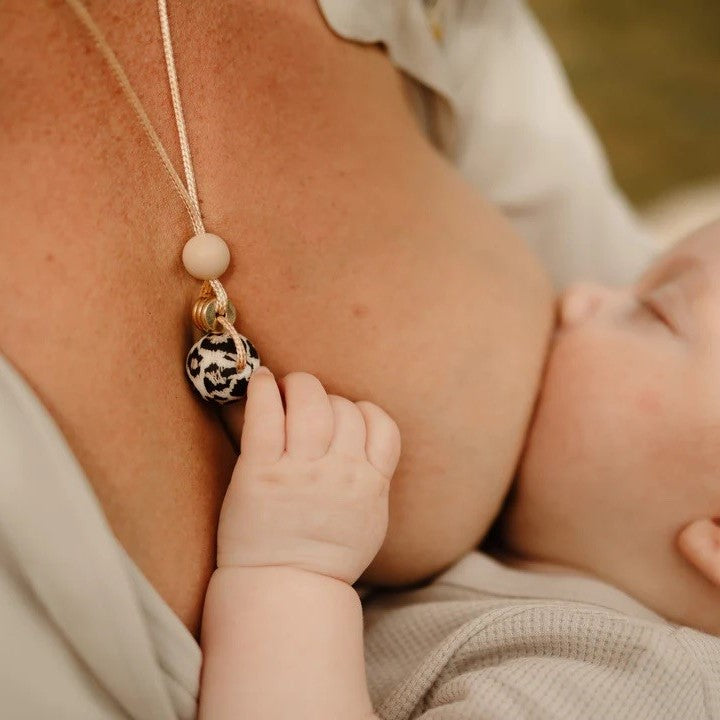 Small Round Breast Milk Necklace | Free engraving | Featherlings